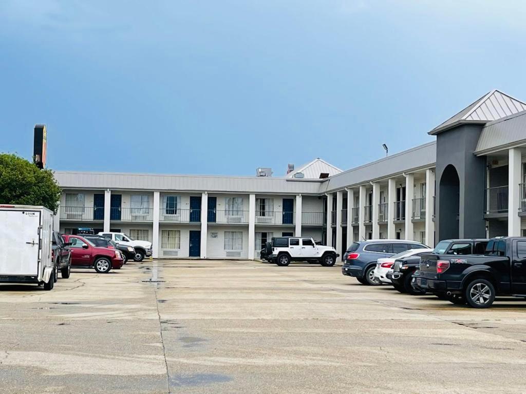 Super 8 By Wyndham Motel New Iberia