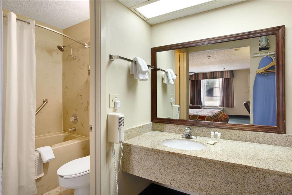 Super 8 By Wyndham Motel 3*