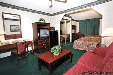 Super 8 By Wyndham Motel