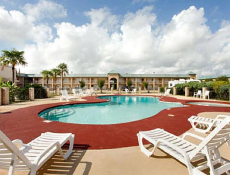 Super 8 By Wyndham Motel
